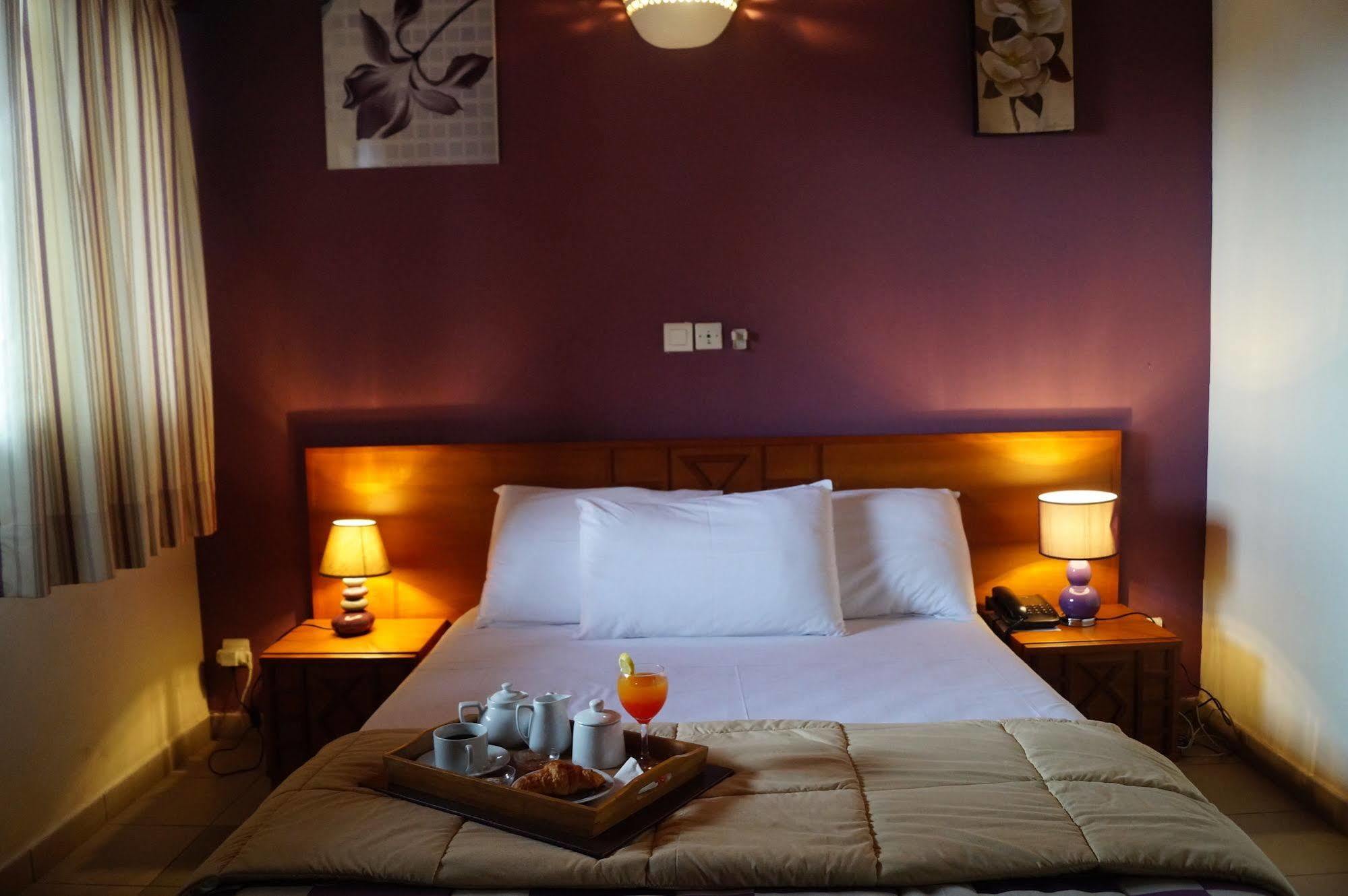 Hotel Sol Beni Abidjan Exterior photo